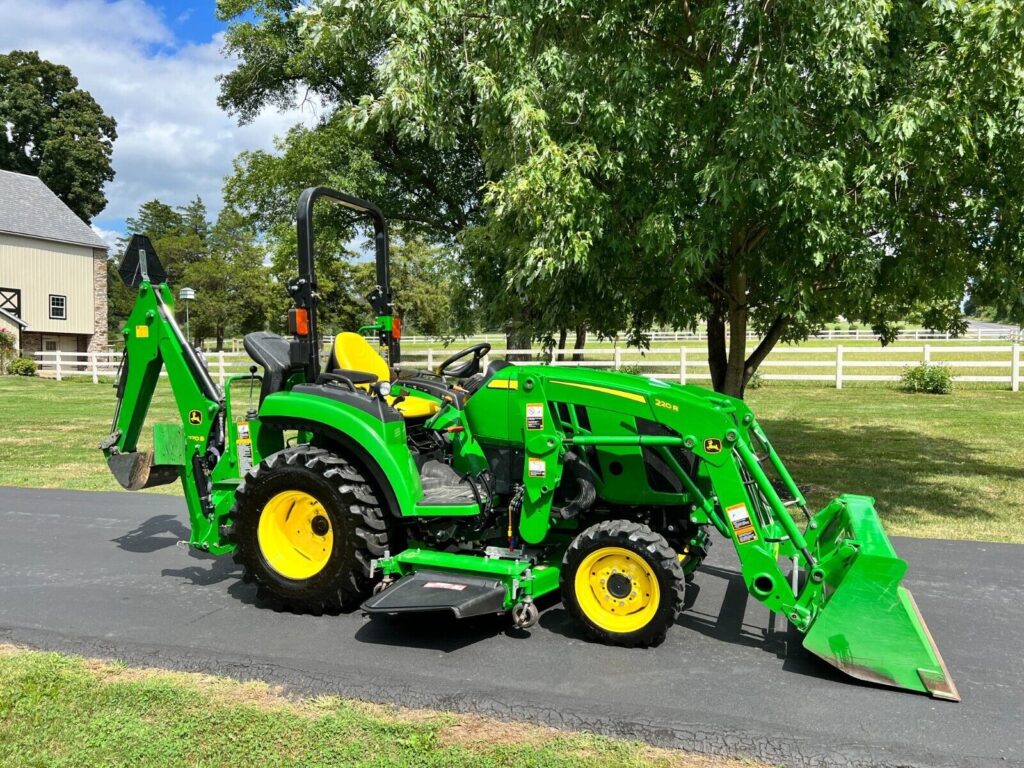 2018 John Deere 2032R Tractor