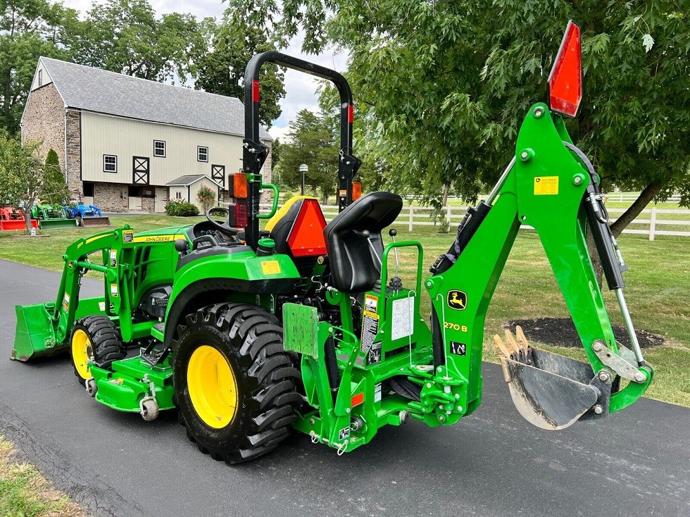 2018 John Deere 2032R Tractor