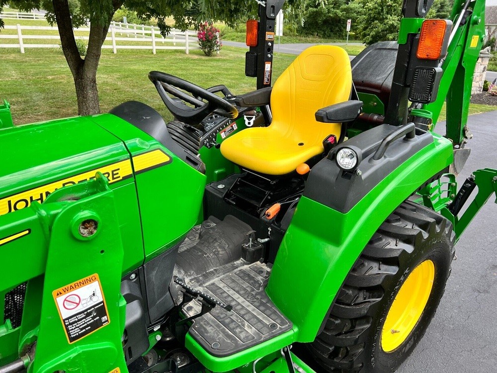 2018 John Deere 2032R Tractor